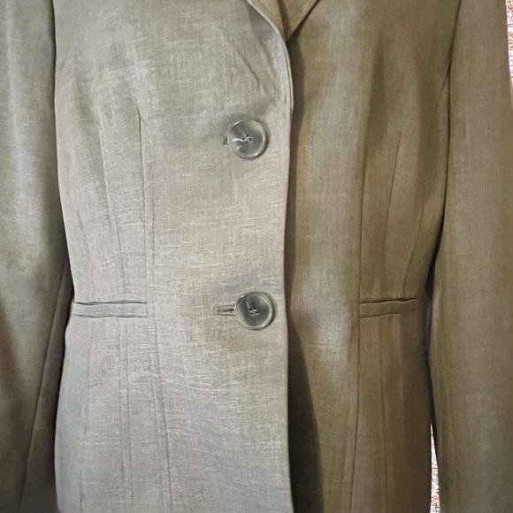 Office wear, Gray Jone’s Studio blazer. - Picture 3 of 6